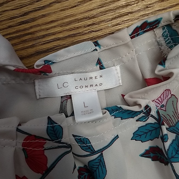 Lauren Conrad floral top - Picture 2 of 4